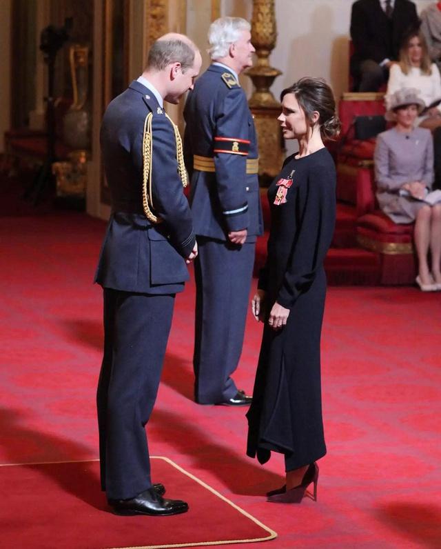 Victoria Beckham và những màn xuất hiện mang dấu ấn hoàng gia - Ảnh 3.
