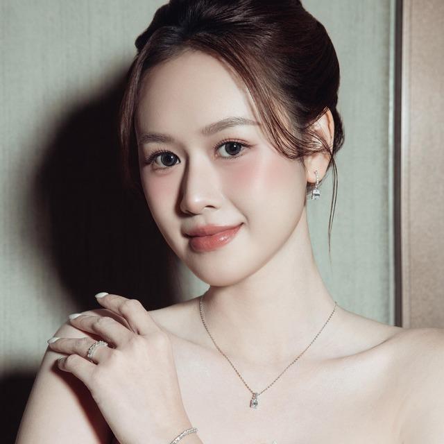 Diễn viên Anh Phạm: Tôi và Anh Đức không gặp rào cản dù chênh lệch 12 tuổi- Ảnh 1. Diễn viên Anh Phạm: Tôi và Anh Đức không gặp rào cản dù chênh lệch 12 tuổi- Ảnh 1.