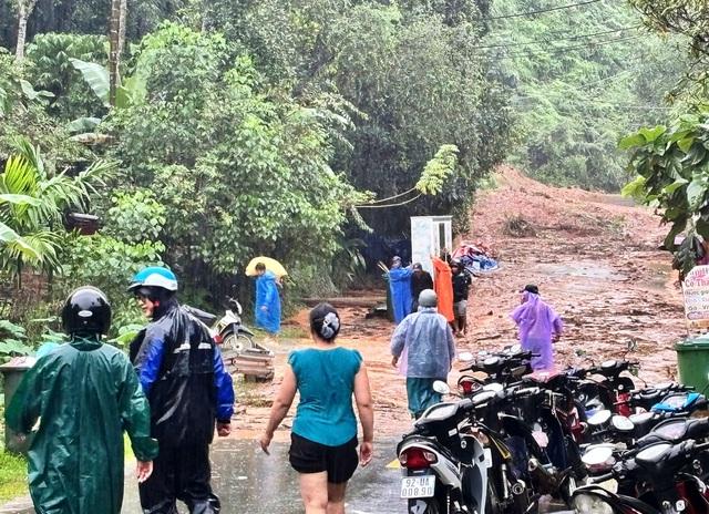 TP.Đà Nẵng: 'Đất đã no nước, chỉ cần trận mưa lớn là sạt lở tan hoang'- Ảnh 5.