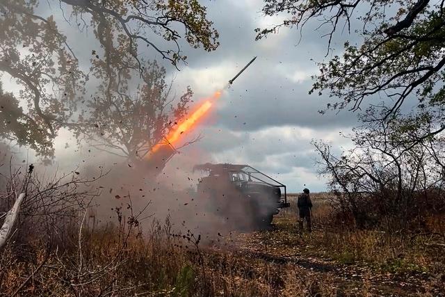 Chiến sự Ukraine ngày 1.349: Nga áp sát trung tâm Pokrovsk - Ảnh 1.