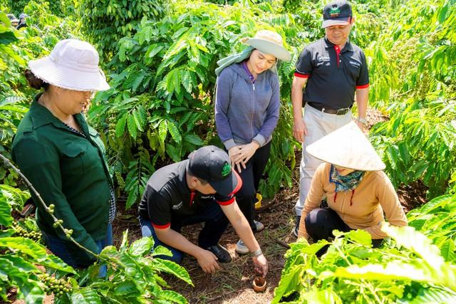 Nestlé Việt Nam tôn vinh nông dân canh tác cà phê bền vững
- Ảnh 5.
Nestlé Việt Nam tôn vinh nông dân canh tác cà phê bền vững
- Ảnh 5.