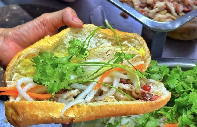 Vì sao pate trong bánh mì dễ nhiễm vi khuẩn gây ngộ độc thực phẩm? - Ảnh 1.