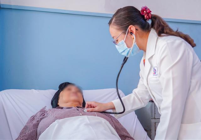 TP.HCM: Đã có gần 300 người nhập viện nghi ngộ độc sau ăn bánh mì - Ảnh 1.