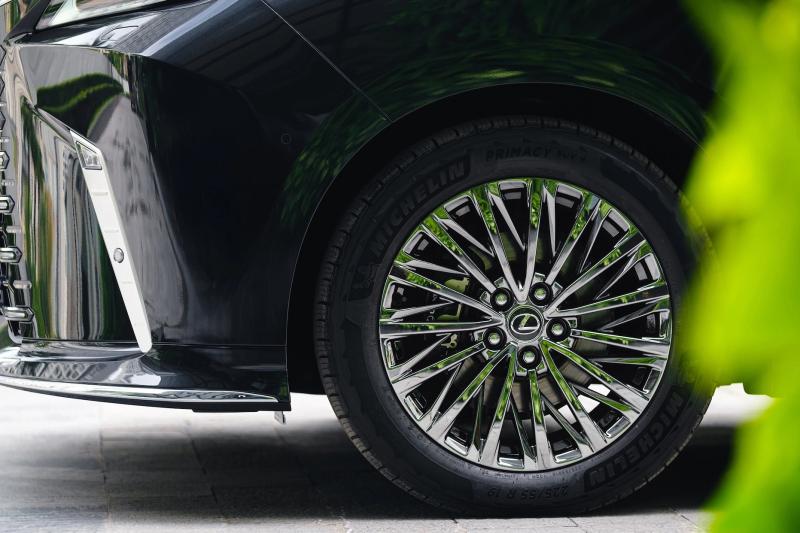 'Biệt thự di động' Lexus LM 500h giá 7,53 tỉ có gì hấp dẫn đại gia Việt? - Ảnh 4.
