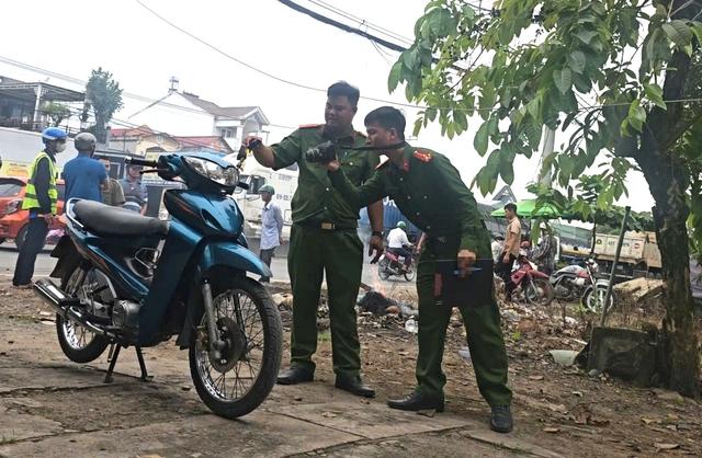 Ông bà ngoại đi đón cháu gặp tai nạn: Ông tử vong, cháu bị thương - Ảnh 2.