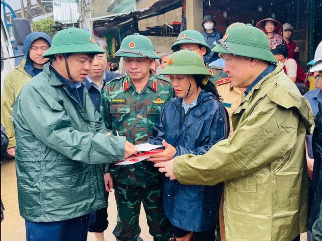 Phó thủ tướng Nguyễn Hòa Bình chỉ đạo khắc phục hậu quả mưa lũ tại Đắk Lắk- Ảnh 5. Phó thủ tướng Nguyễn Hòa Bình chỉ đạo khắc phục hậu quả mưa lũ tại Đắk Lắk- Ảnh 5.