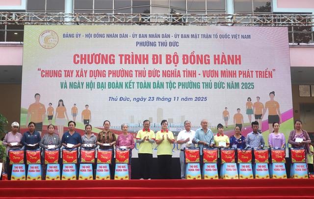 2.000 người đi bộ đồng hành, phường Thủ Đức góp 1 tỉ đồng hỗ trợ ngập lụt- Ảnh 1. 2.000 người đi bộ đồng hành, phường Thủ Đức góp 1 tỉ đồng hỗ trợ ngập lụt- Ảnh 1.
