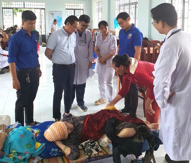TP.HCM điều động hàng trăm y bác sĩ chi viện cho Khánh Hòa, Phú Yên - Ảnh 4.