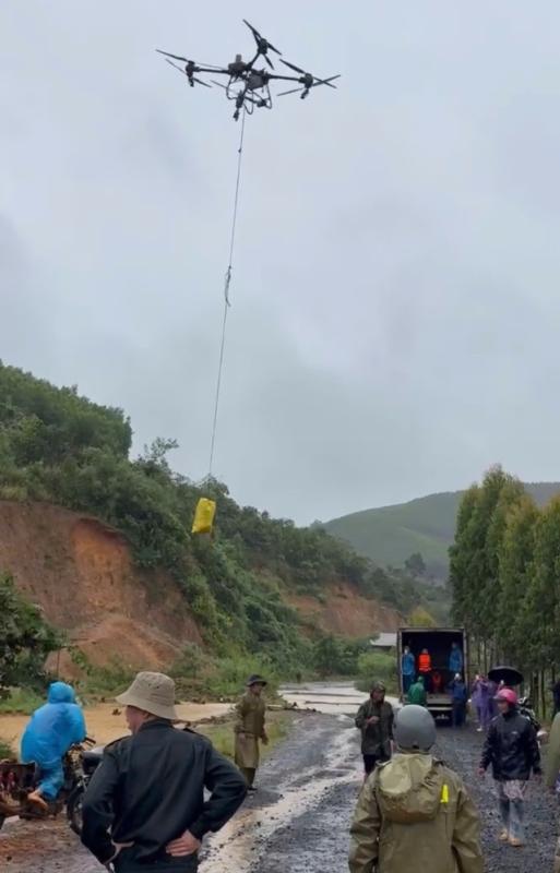 Công an Khánh Hòa, Đắk Lắk, Gia Lai: Xuyên ngày đêm cứu dân và cứu trợ- Ảnh 1.