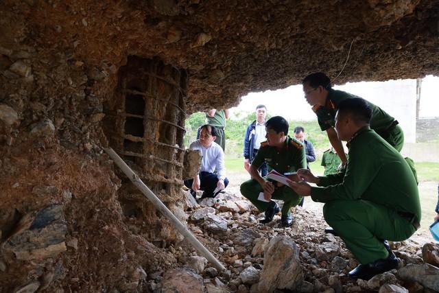 Công an khởi tố hình sự vụ cầu sông Lô 'trơ móng, lộ cốt thép rỉ sét'- Ảnh 2. Công an khởi tố hình sự vụ cầu sông Lô 'trơ móng, lộ cốt thép rỉ sét'- Ảnh 2.
