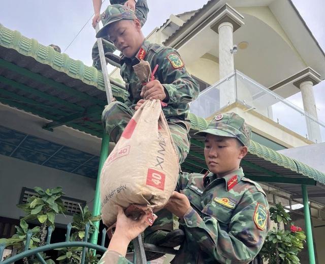 Bão số 13 Kalmaegi: Quảng Ngãi cấm tàu thuyền ra khơi từ tối nay - Ảnh 1. Bão số 13 Kalmaegi: Quảng Ngãi cấm tàu thuyền ra khơi từ tối nay - Ảnh 1.