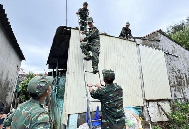 Bão số 13 Kalmaegi: Quảng Ngãi cấm tàu thuyền ra khơi từ tối nay - Ảnh 2. Bão số 13 Kalmaegi: Quảng Ngãi cấm tàu thuyền ra khơi từ tối nay - Ảnh 2.