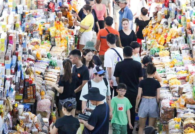 Việt Nam vượt Thái Lan trở thành điểm đến hàng đầu của khách Trung Quốc - Ảnh 1.
