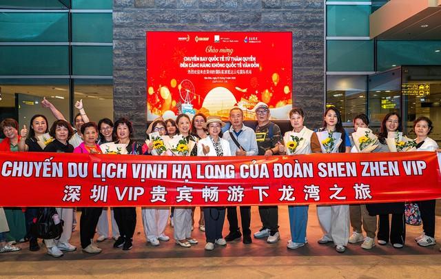 Vân Đồn chính thức khai thác chuyến bay charter tới Thâm Quyến
- Ảnh 1. Vân Đồn chính thức khai thác chuyến bay charter tới Thâm Quyến
- Ảnh 1.