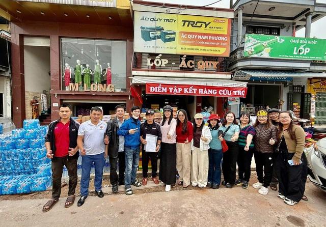 Nghĩa tình Quảng Trị vào rốn lũ Phú Yên, 'người gửi vài trăm nghìn'- Ảnh 4. Nghĩa tình Quảng Trị vào rốn lũ Phú Yên, 'người gửi vài trăm nghìn'- Ảnh 4.