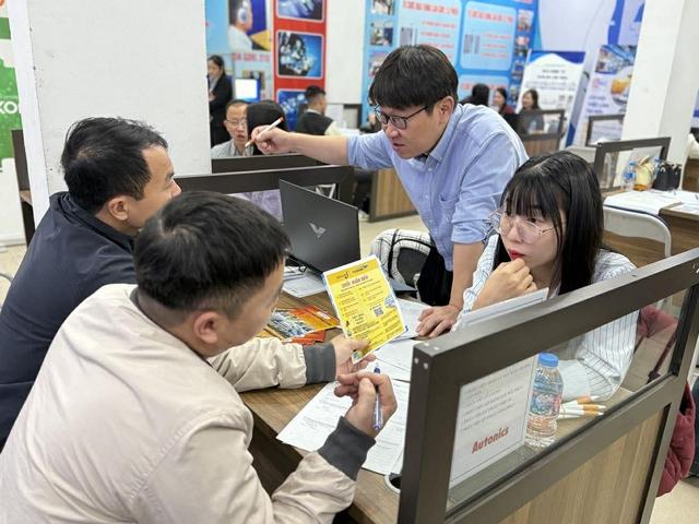 Gần 1.900 việc làm lương cao từ các doanh nghiệp Hàn Quốc, Nhật Bản- Ảnh 2. Gần 1.900 việc làm lương cao từ các doanh nghiệp Hàn Quốc, Nhật Bản- Ảnh 2.