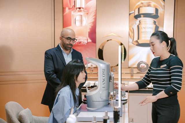 Để L'Oréal thúc đẩy sự chuyển mình của ngành làm đẹp Việt Nam- Ảnh 2. Để L'Oréal thúc đẩy sự chuyển mình của ngành làm đẹp Việt Nam- Ảnh 2.