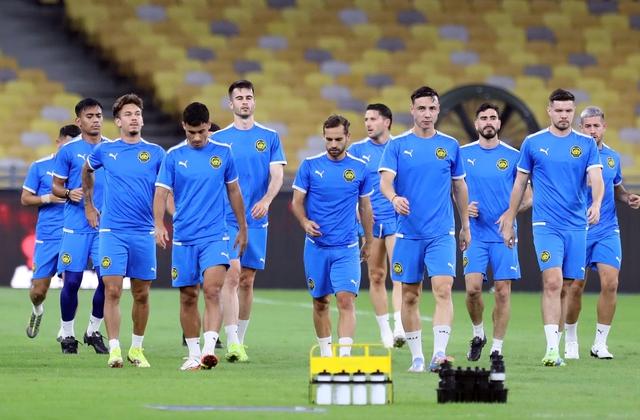 AFC xử phạt bóng đá Malaysia vụ bạo loạn, thêm cầu thủ nhập tịch ‘lậu’ thất nghiệp- Ảnh 2.