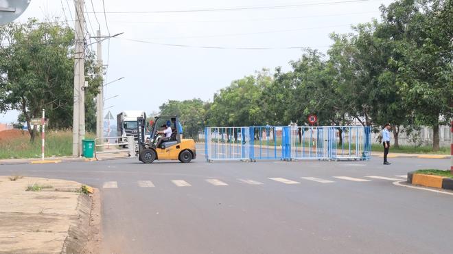 Biển báo 20 km/giờ ở Đồng Nai, tài xế than 'không chạy được'- Ảnh 5. Biển báo 20 km/giờ ở Đồng Nai, tài xế than 'không chạy được'- Ảnh 5.