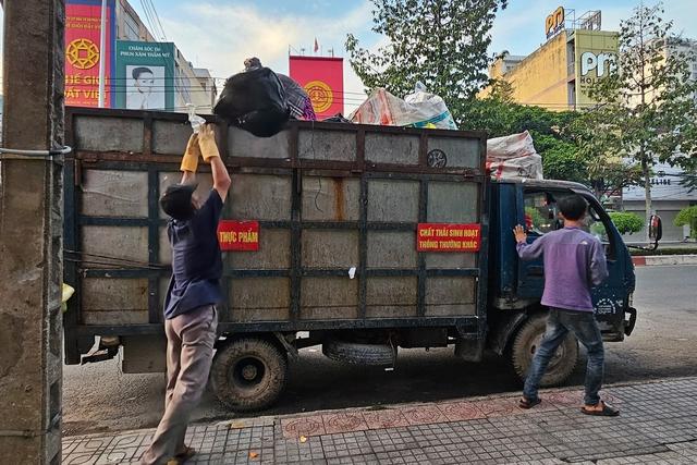 Không để xảy ra tình trạng dừng tiếp nhận rác, tồn ứ rác thải sinh hoạt - Ảnh 2.