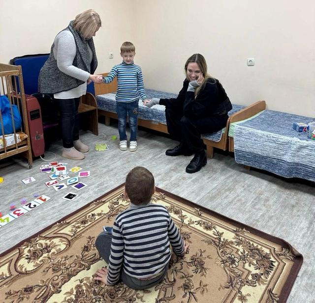 Chiến sự Ukraine ngày 1.352: Diễn biến phức tạp tại Pokrovsk, Angelina Jolie thăm tiền tuyến - Ảnh 4.