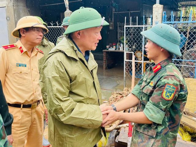 Phó thủ tướng Nguyễn Hòa Bình chỉ đạo khắc phục hậu quả mưa lũ tại Đắk Lắk- Ảnh 3. Phó thủ tướng Nguyễn Hòa Bình chỉ đạo khắc phục hậu quả mưa lũ tại Đắk Lắk- Ảnh 3.