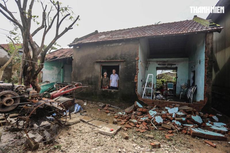 Nơi trũng nhất rốn lũ Hòa Xuân: Thôn xóm tan hoang, nhiều nhà còn đang ngập- Ảnh 13.