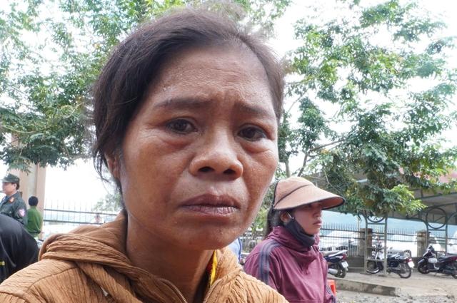 Ngập lụt miền Trung: 'Mai con đi học lại, mà không có sách vở'- Ảnh 1. Ngập lụt miền Trung: 'Mai con đi học lại, mà không có sách vở'- Ảnh 1.