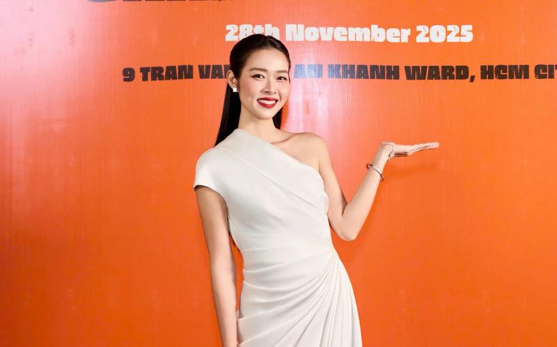 Dàn sao đến chúc mừng Diệp Bảo Ngọc lên chức- Ảnh 2. Dàn sao đến chúc mừng Diệp Bảo Ngọc lên chức- Ảnh 2.
