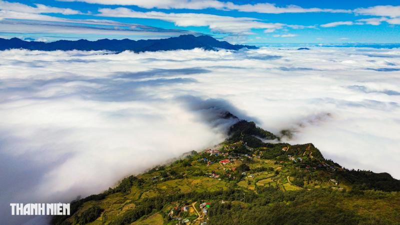 - Ảnh 3. Ngắm 'biển mây' cuộn trào ở ngôi làng cao nhất Việt Nam - Ảnh 3.