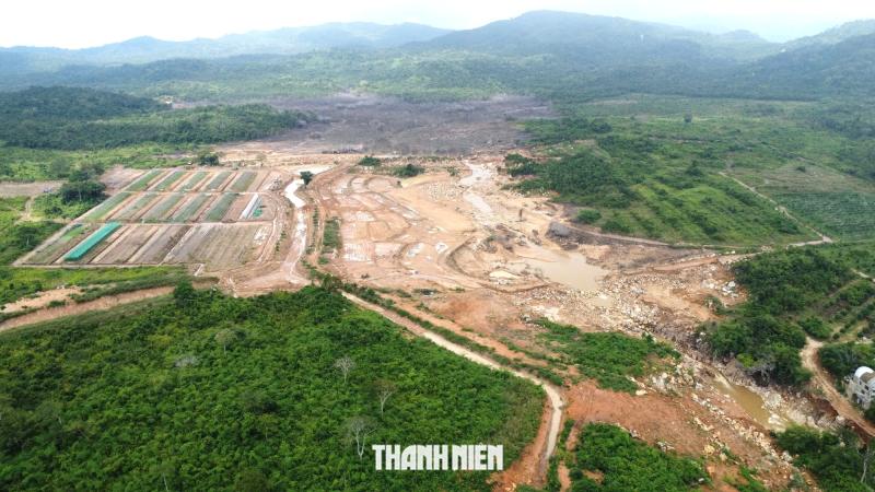 Vỡ hồ chứa nước ở Tuy Phong: Cận cảnh 'ao chứa' rộng tới 18 ha - Ảnh 6. Vỡ hồ chứa nước ở Tuy Phong: Cận cảnh 'ao chứa' rộng tới 18 ha - Ảnh 6.