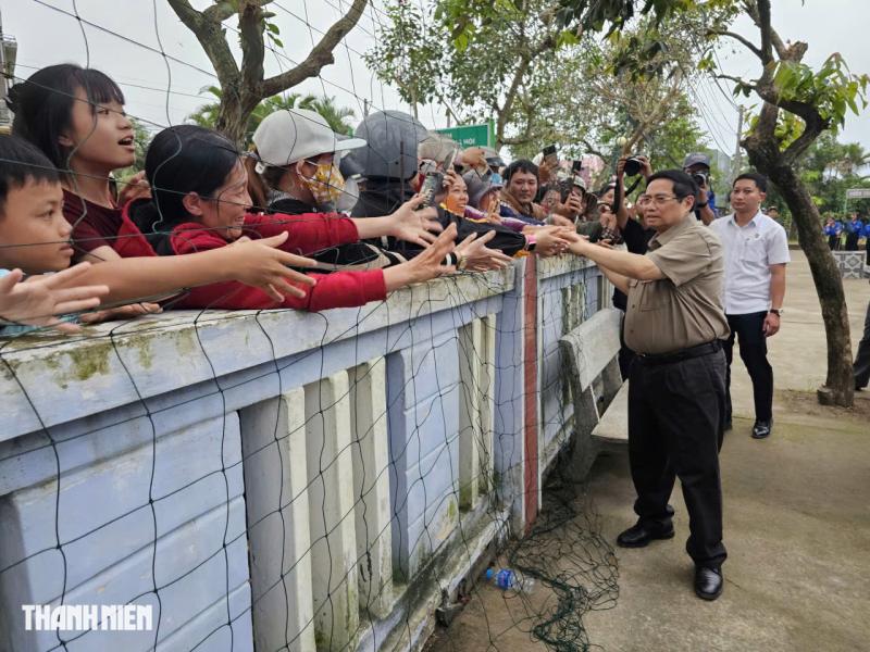 Thủ tướng Phạm Minh Chính: Cấp bách xây dựng nhà tránh lũ- Ảnh 4. Thủ tướng Phạm Minh Chính: Cấp bách xây dựng nhà tránh lũ- Ảnh 4.