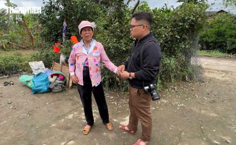 Trở lại thôn Hội Cư để thực hiện một lời hứa: Nhiều người trực trào nước mắt- Ảnh 9. Trở lại thôn Hội Cư để thực hiện một lời hứa: Nhiều người trực trào nước mắt- Ảnh 9.