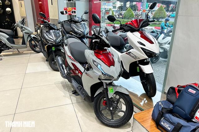 Ngược dòng thị trường, loạt xe máy Honda tăng giá bất chấp áp lực từ xe điện - Ảnh 1.
