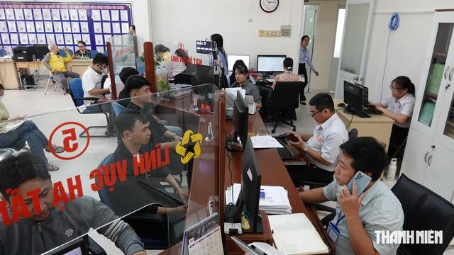 TP.HCM sẽ tiếp nhận viên chức vào làm công chức - Ảnh 1.