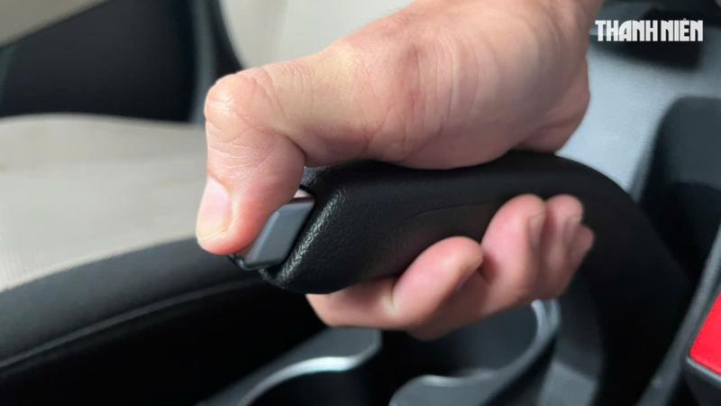 Vì sao không nên kéo phanh tay ô tô ngay sau khi rửa xe?- Ảnh 2.