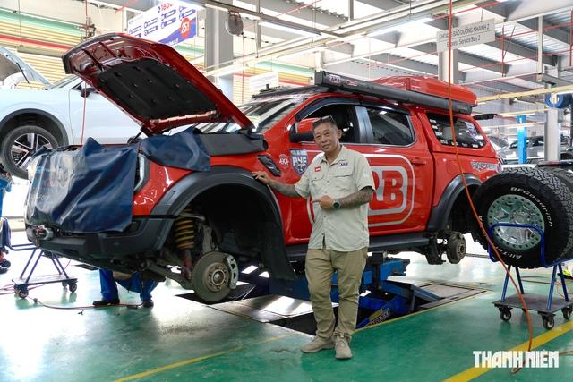 Chiếc xe bán tải 'người hùng', giúp người dân sạc pin điện thoại giữa rốn lũ - Ảnh 8.