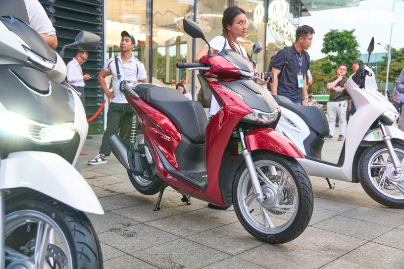 Honda, Yamaha đang nỗ lực níu giữ miếng bánh thị phần xe máy tại Việt Nam - Ảnh 1.