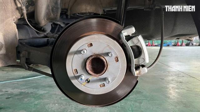 Đĩa phanh ô tô bị gỉ sét liệu có nguy hiểm, cách khắc phục và ngăn ngừa? - Ảnh 2.