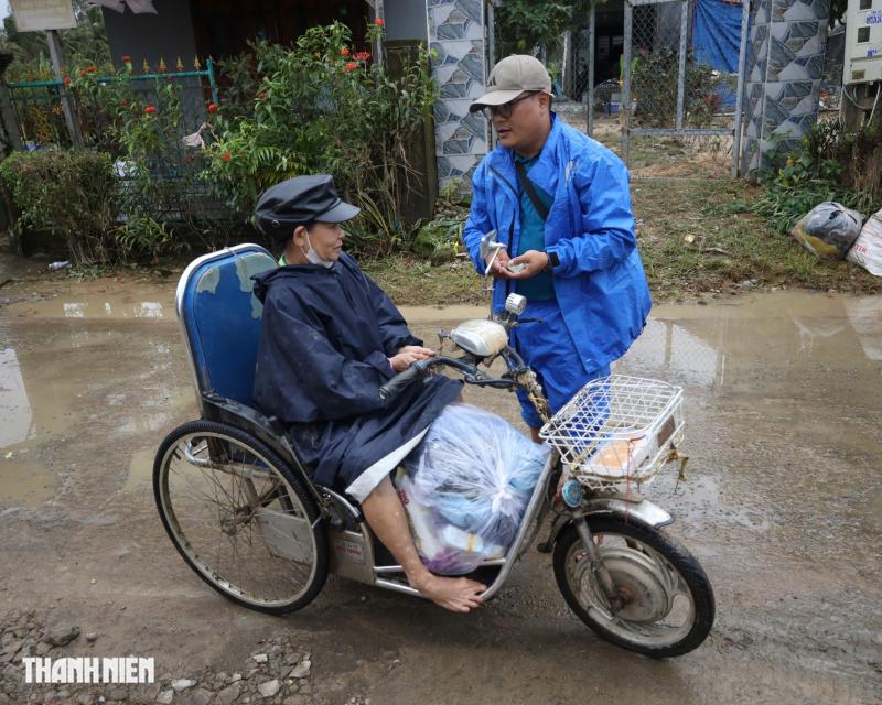 Rốn lũ hòa Thịnh tan hoang và những bàn tay nghĩa tình giúp người dân vực dậy - Ảnh 7. Rốn lũ hòa Thịnh tan hoang và những bàn tay nghĩa tình giúp người dân vực dậy - Ảnh 7.