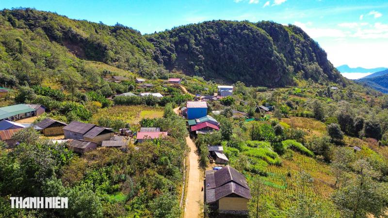 - Ảnh 2. Ngắm 'biển mây' cuộn trào ở ngôi làng cao nhất Việt Nam - Ảnh 2.