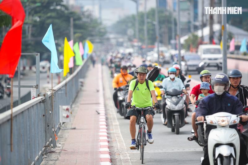 Cầu Bình Triệu 1 chính thức thông xe sau khi nâng tĩnh không lên hơn 1 mét- Ảnh 7. Cầu Bình Triệu 1 chính thức thông xe sau khi nâng tĩnh không lên hơn 1 mét- Ảnh 7.