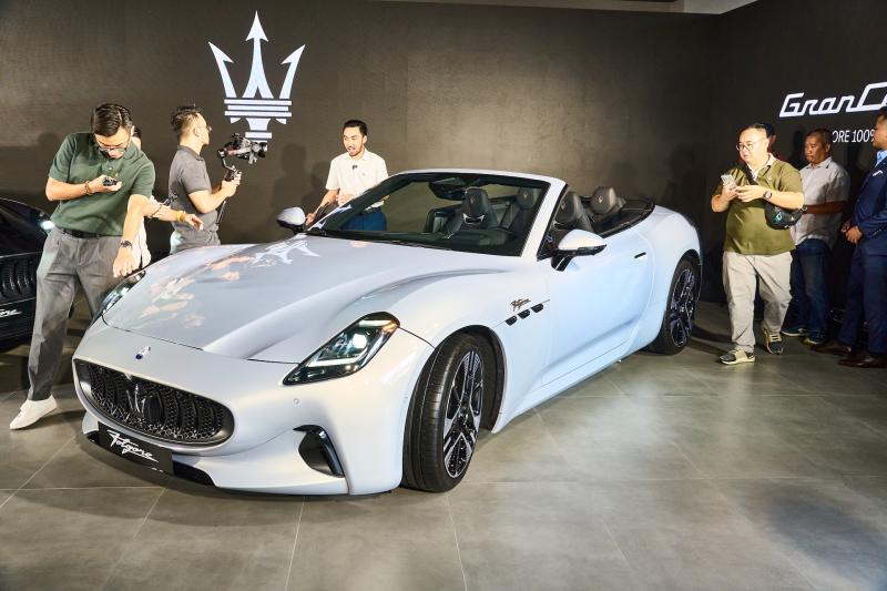 Xe mui trần hạng sang Maserati GranCabrio Folgore giá hơn 13,3 tỉ đồng - Ảnh 1.