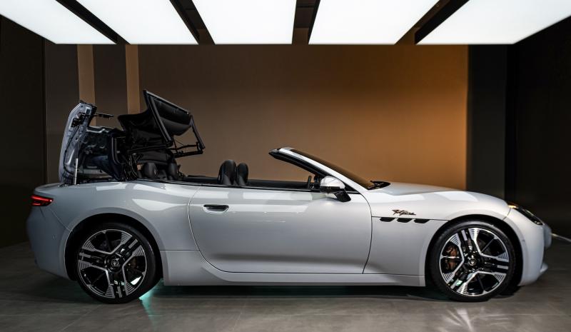 Xe mui trần hạng sang Maserati GranCabrio Folgore giá hơn 13,3 tỉ đồng - Ảnh 3.