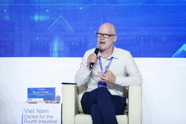 Daniel Theobald khuyên giới trẻ TP . HCM học tiếng Anh để thành công trong công nghệ - Ảnh 1.