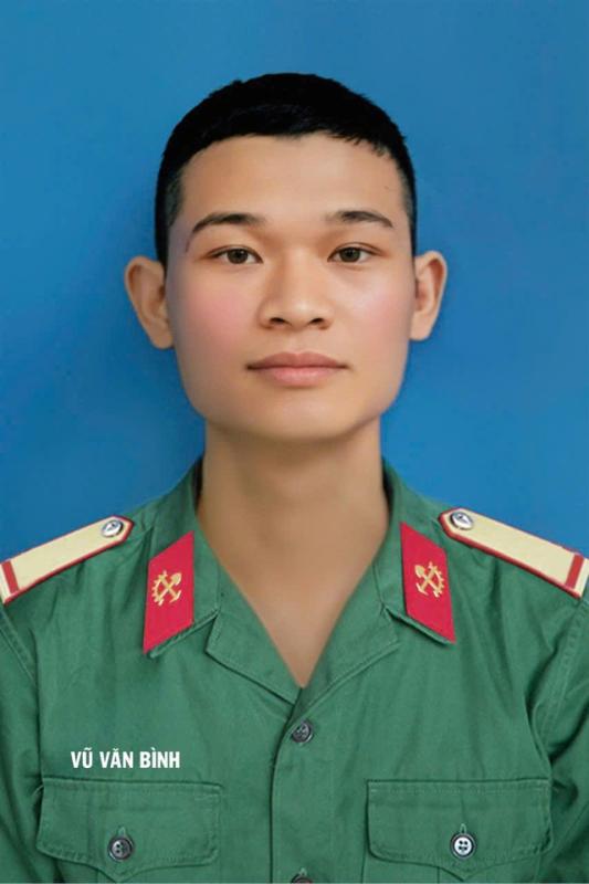 Thăng quân hàm vượt cấp lên thượng sĩ cho chiến sĩ Vũ Văn Bình - Ảnh 2.