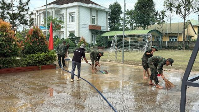 'Nước lũ lên nhanh, không có quân đội, công an hỗ trợ xã sẽ vỡ trận'- Ảnh 10.
