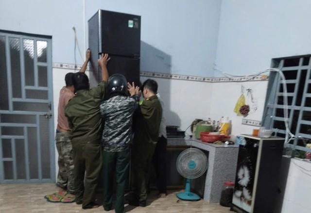 Rốn lũ Cát Tiên: Hàng trăm người được cứu khỏi vùng ngập lụt nguy hiểm - Ảnh 7. Rốn lũ Cát Tiên: Hàng trăm người được cứu khỏi vùng ngập lụt nguy hiểm - Ảnh 7.