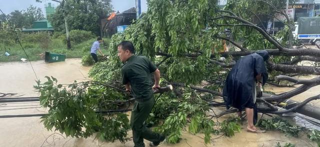 'Nước lũ lên nhanh, không có quân đội, công an hỗ trợ xã sẽ vỡ trận'- Ảnh 5.