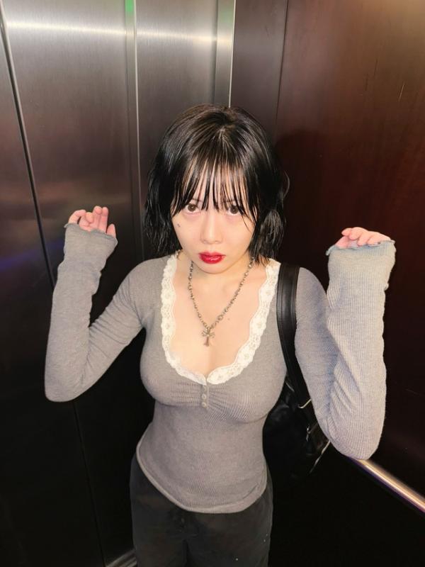 'Nữ hoàng gợi cảm' HyunA xin lỗi sau vụ ngất xỉu trên sân khấu - Ảnh 2.